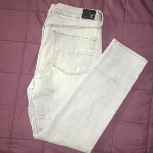 AEO Light Wash Jeans